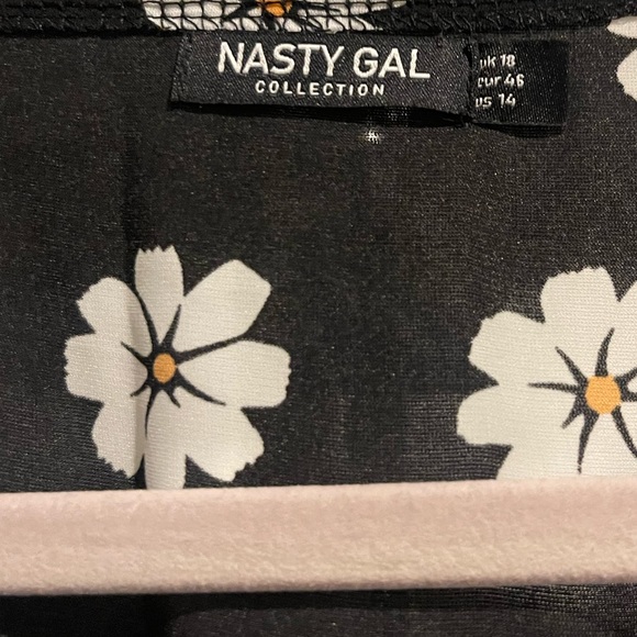 Nasty Gal Daisy Blouse - Picture 3 of 3